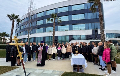 На часовне на территории Академии установили крест