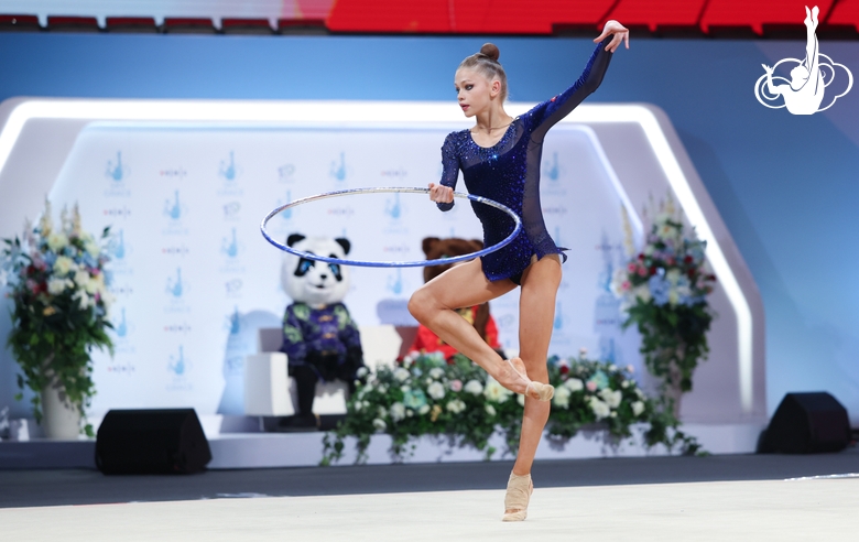 Varvara Toporova during the hoop exercise