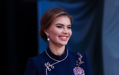Олимпийская чемпионка Алина Кабаева поздравила китайских друзей и партнеров с Праздником середины осени
