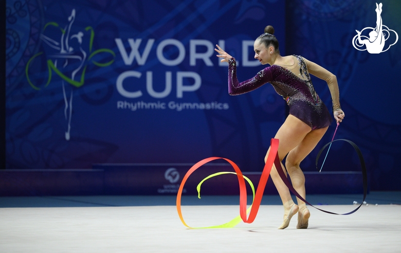 Silva Sargsyan during an exercise with a ribbon