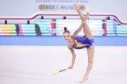 Ксения Савинова во время упражнения с булавами