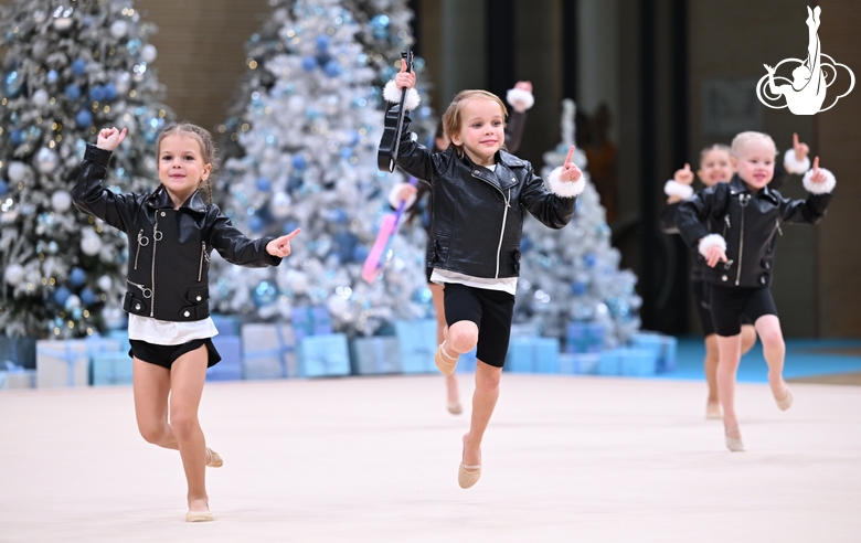 Дошкольницы Академии во время новогодней елки