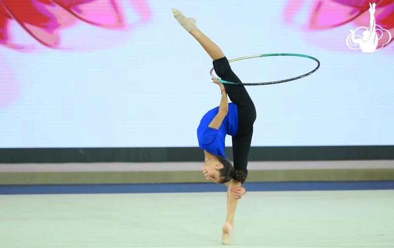 Karolina Tarasova during the hoop exercise at the podium training