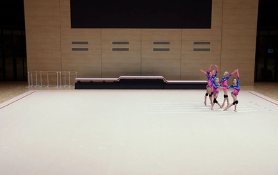 «Вы же снежинки, будьте в образе!»