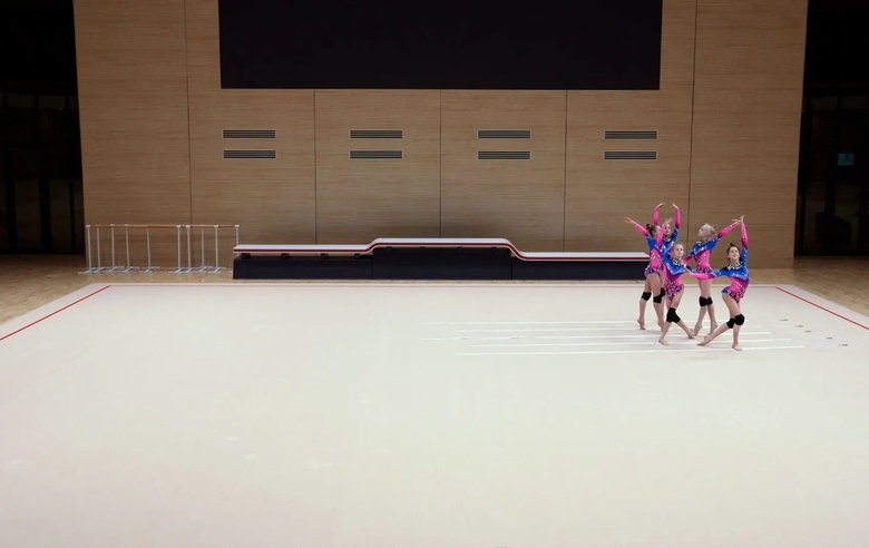 «Вы же снежинки, будьте в образе!»