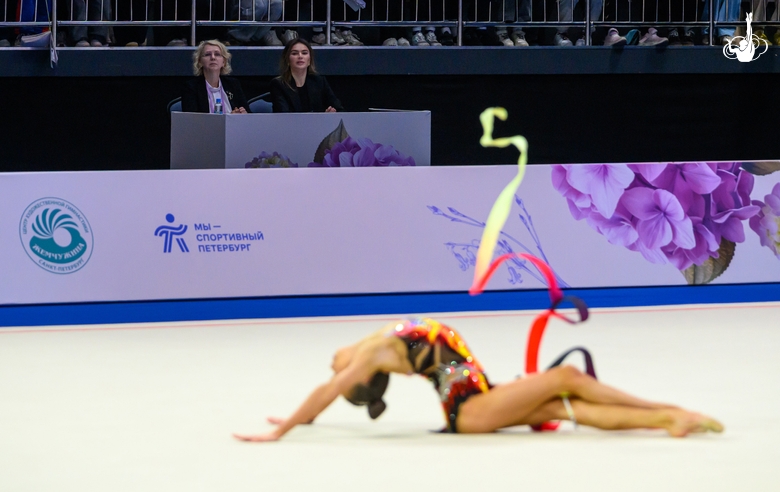 Олимпийская чемпионка Алина Кабаева во время выступлений
