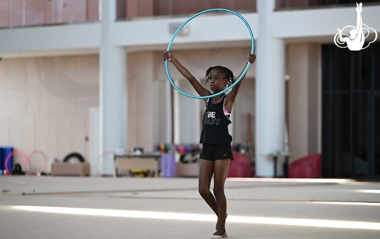 Нкенко-Сита Давина Шансельви из Республики Конго во время тренировки перед международным турниром «Кубок "Небесная грация"» и Beijing Top Open — 2025