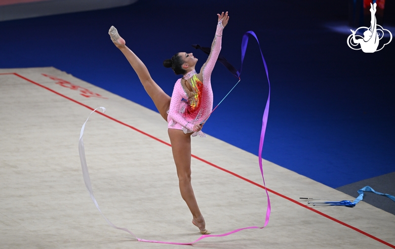 Alina Harnasko during the ribbon exercise