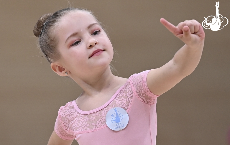 Young gymnast at the mAlinka tournament