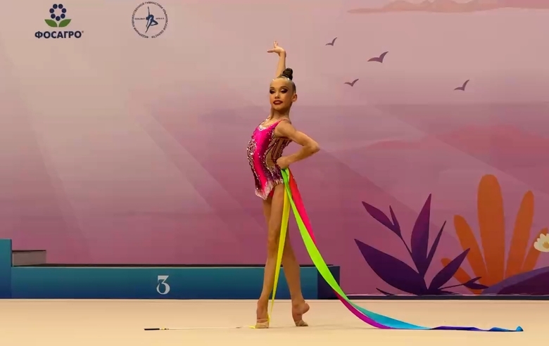 Take a look at fragments from our champion, Veronika Malinina from St. Petersburg, performing ribbon and club routines