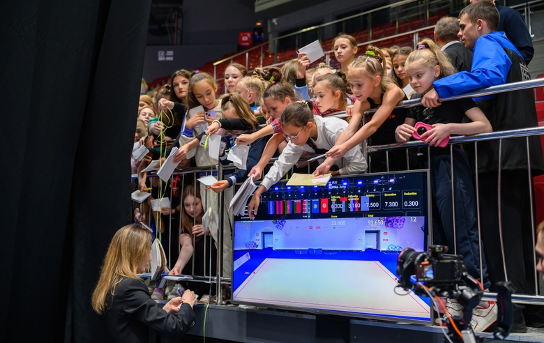 September 21, 2026. Olympic champion Alina Kabaeva with fans at the third stage of the Cup of the Strongest in St. Petersburg
