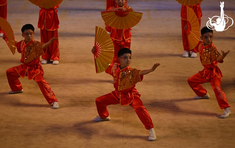 Young Chinese artists during the gala show
