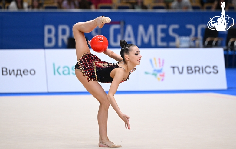 Mariia Borisova during the ball exercise