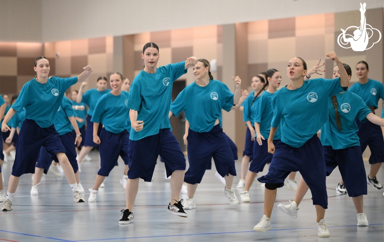 Participant of the Alla Dukhova's TODES studio second session intensive course during a flash mob
