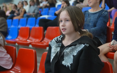 Spectators talk about the St.Petersburg championship in the Zhemchuzhina Rhythmic Gymnastics Center