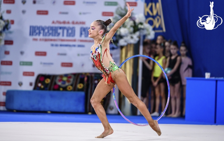 Ksenia Savinova during the hoop exercise