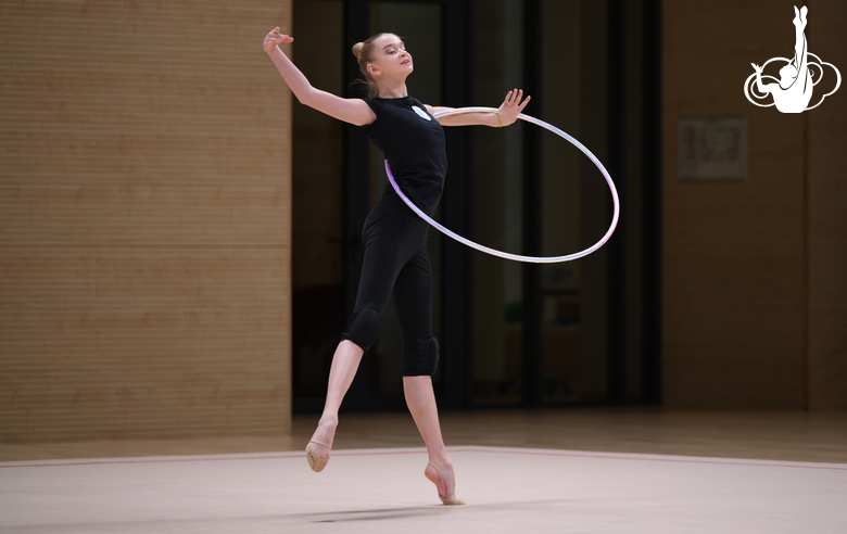 Александра Борисова во время тренировки с участием олимпийской чемпионки Алины Кабаевой