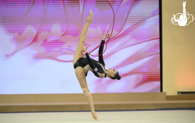 Alina Harnasko during the rope exercise