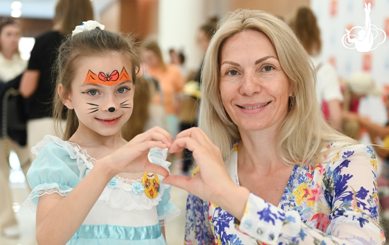 Young Academy guest with her mother