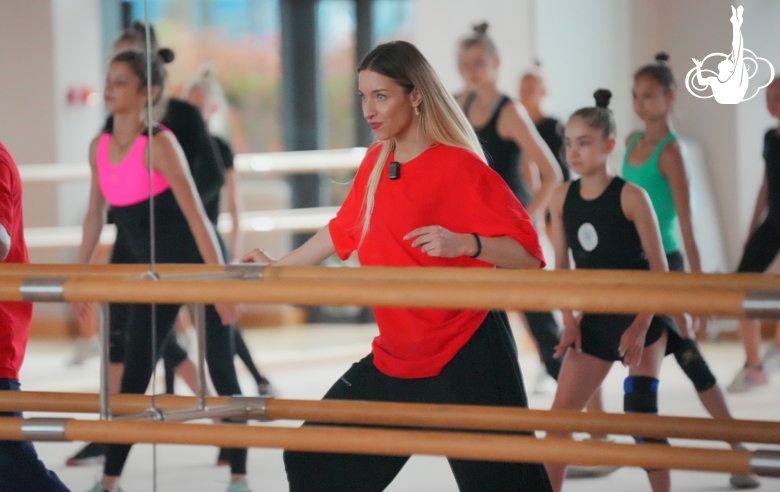 Alla Dukhova's TODES Theatre soloist Anastasia Soslovskaya during a master class