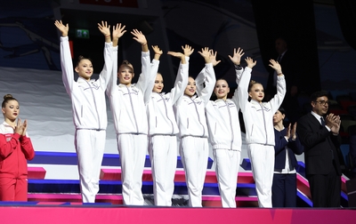 Так олимпийская чемпионка Алина Кабаева поздравляла сборную России в групповых упражнениях с бронзовой медалью на Кубке Европы