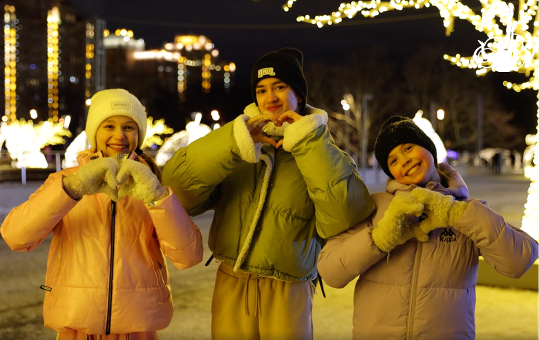 Participants of the Christmas training camp visit the Moscow State Circus