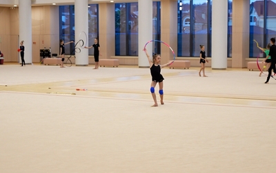 На что стоит обращать внимание в упражнении с обручем, чтобы оно выглядело чисто?