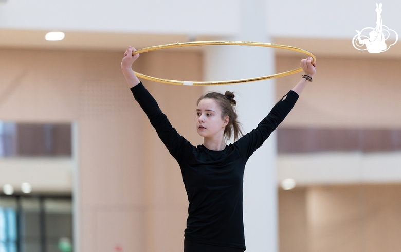 Дарья Мельник во время просмотра в команду групповых упражнений Академии