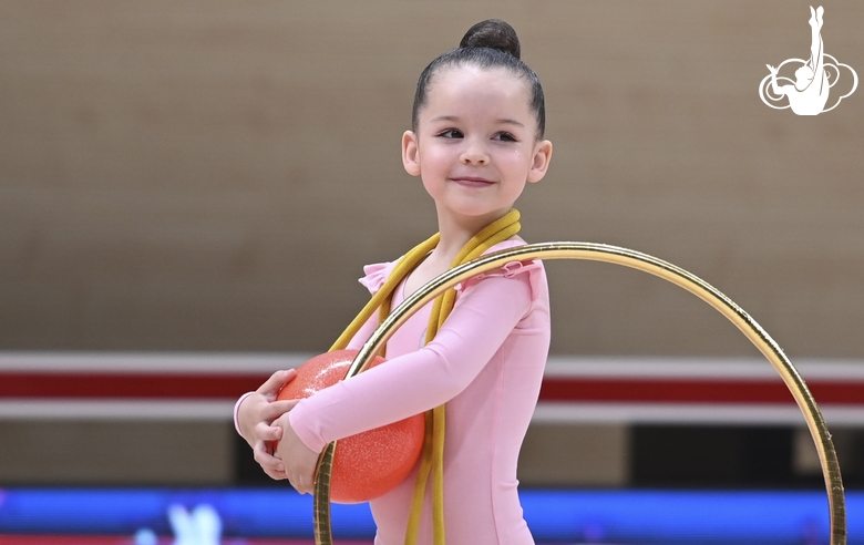 Young gymnast at the mAlinka tournament