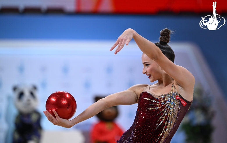 Milena Shchenyatskaya during the ball exercise