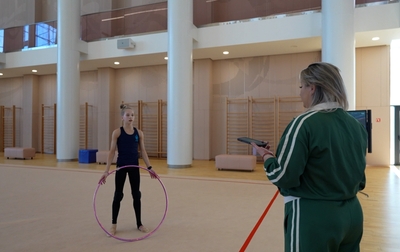 После победы Евы Кононовой на чемпионате России в упражнении с обручем показываем вам процесс подготовки