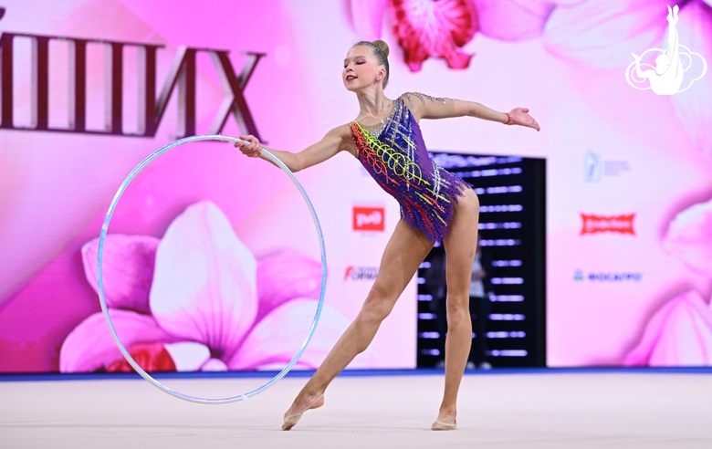 Eva Chevtaeva during an exercise with a hoop