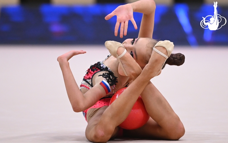 Ksenia Savinova during an exercise with a ball