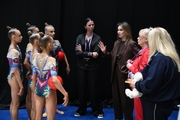 Олимпийская чемпионка Алина Кабаева с групповичками Академии и их тренерами