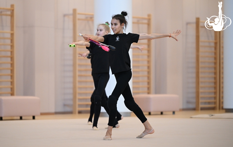 Групповички Академии во время тренировки с заслуженным тренером России Татьяной Сергаевой