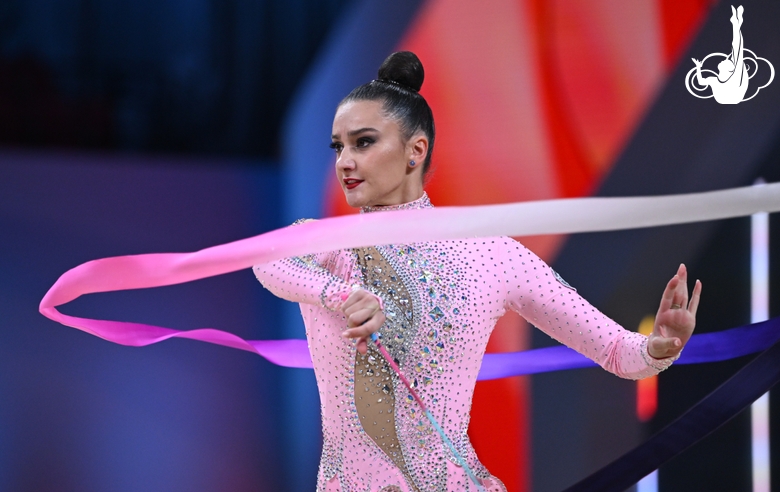 Alina Harnasko during the ribbon exercise