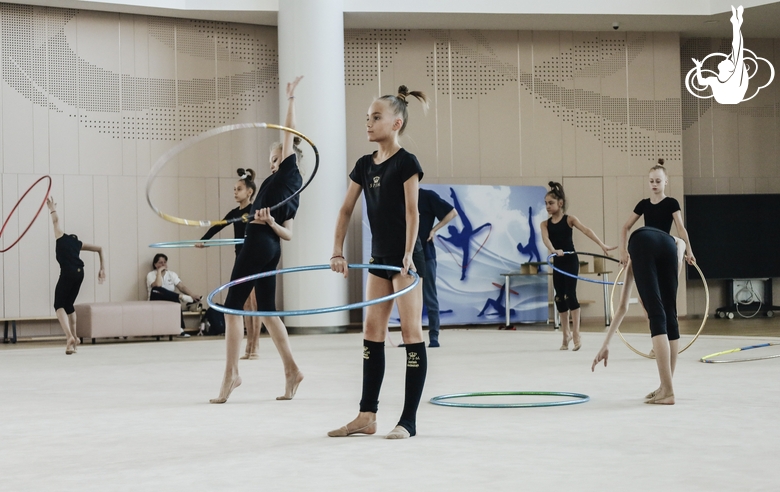 Young athletes participate in object training at the training camp