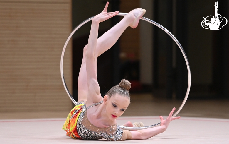 Lada Yakovleva during an exercise with a hoop at a control training session