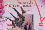 Групповички ЦХГ «Жемчужина» из Санкт-Петербурга во время упражнения с лентами