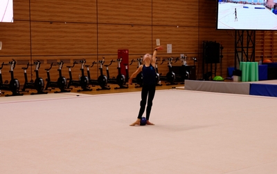 Olympic champion Alina Kabaeva and Academy coach Evgeniya Eliseeva noticed that Eva Kononova was not quite comfortable performing part of the ball routine