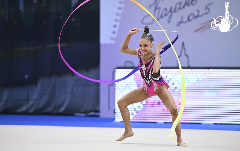 Ksenia Savinova during the ribbon exercise