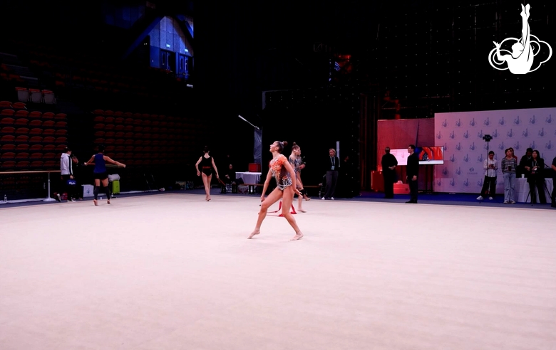 Показываем, как тепло олимпийская чемпионка поздравила юниорок