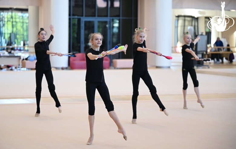 Групповички Академии во время тренировки с заслуженным тренером России Татьяной Сергаевой