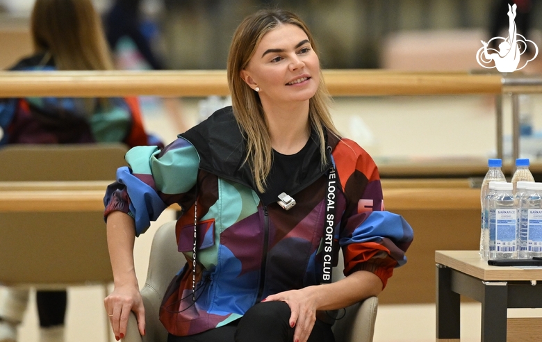Олимпийская чемпионка Алина Кабаева во время тренировки в Академии