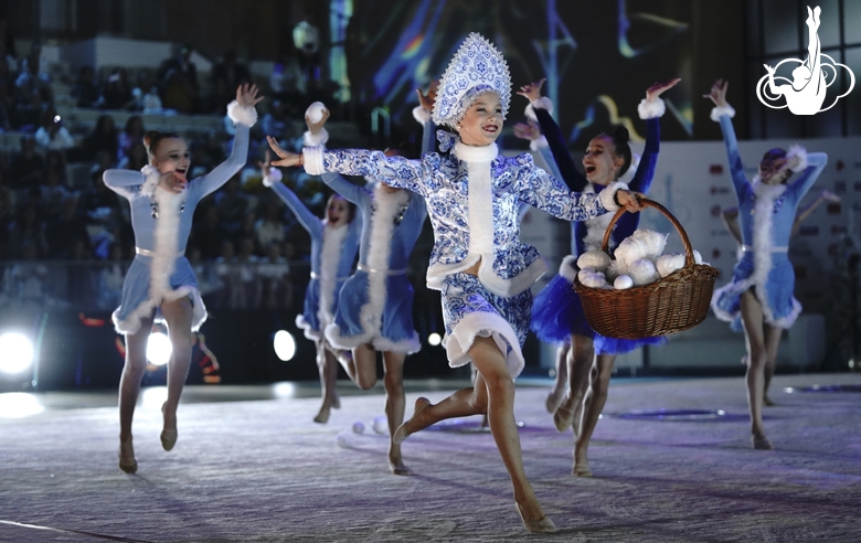 Snow Maidens performance at Sky Grace tournament