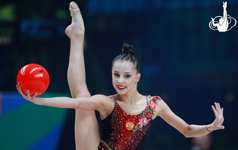 Mariia Borisova during the ball exercise