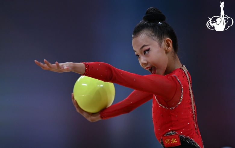 Li Qiannuo during the ball exercise