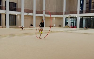 Олимпийская чемпионка Алина Кабаева помогает Марии Борисовой раскрыть уровень ее мастерства