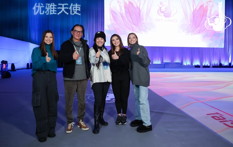 Olympic champion Alina Kabaeva, Yana Batyrshina and Evgenia Kanaeva with the organizers of Sky Grace tournament from the Chinese side