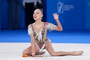 Кристина Дюпина во время упражнения с булавами